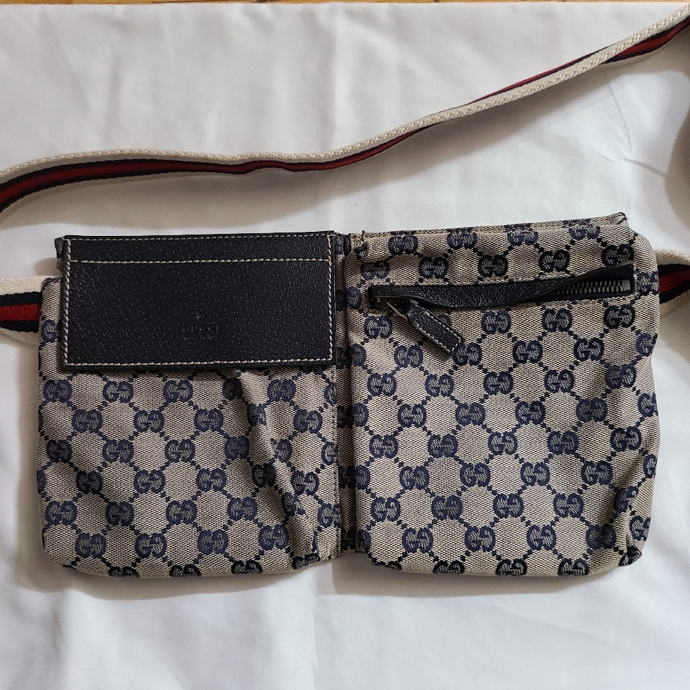 GUCCI NAVY BELT BAG